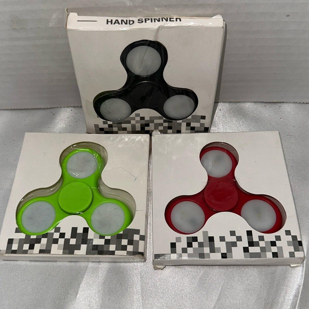 NIB Fidget Spinner Black Green Red New